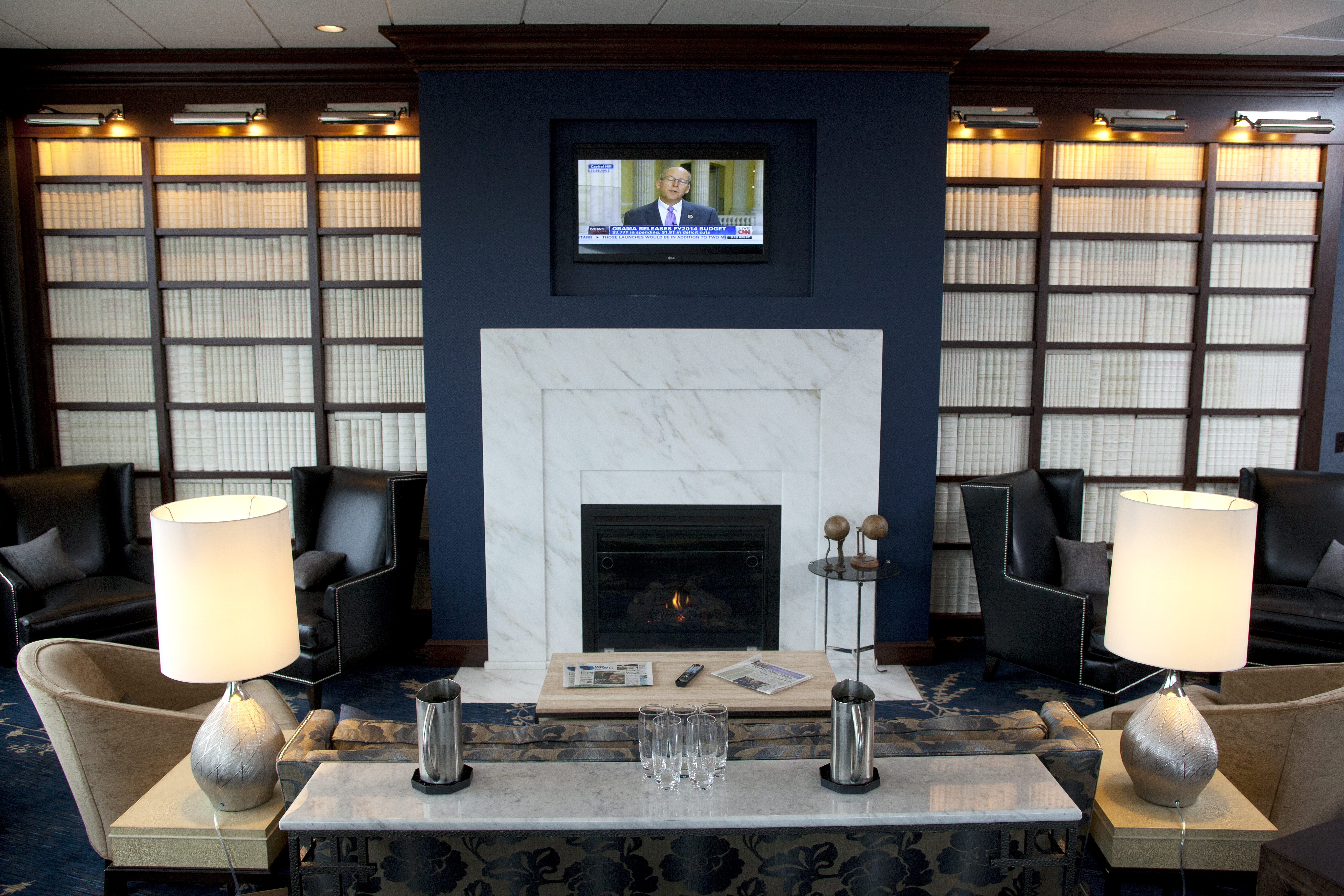 With an atmosphere similar to a home library, the Club includes a fireplace, bookshelves, comfortable seating and workstations for individuals and small groups, complimentary Wi-Fi Internet access, printers, and televisions for monitoring the day&#39;s events.    A Club Attendant will assist Club Lounge guests, providing the high level of customer service that our guests are accustomed to.